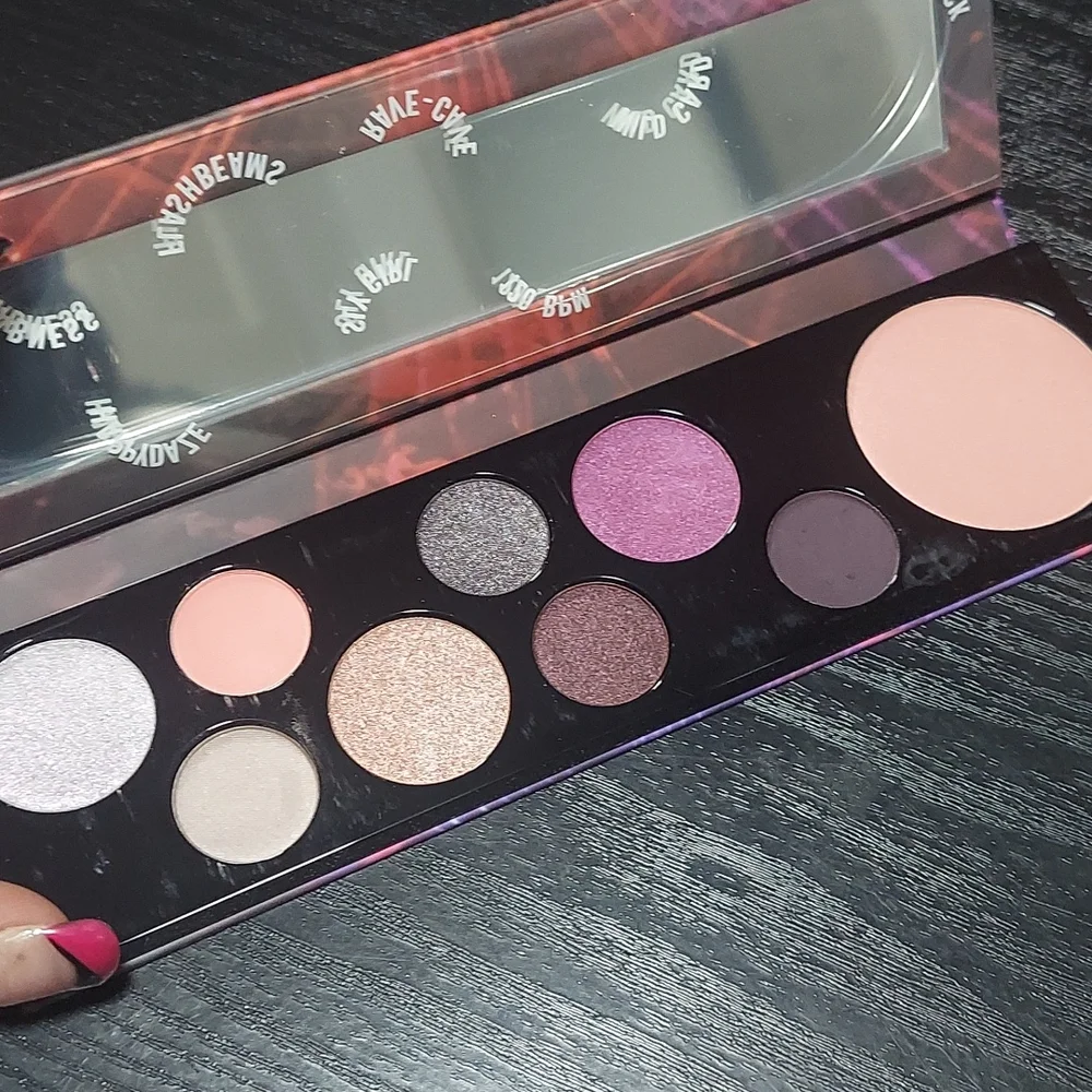 💋🍭Host Pick! Mac Cosmetics Raver Girl Palette